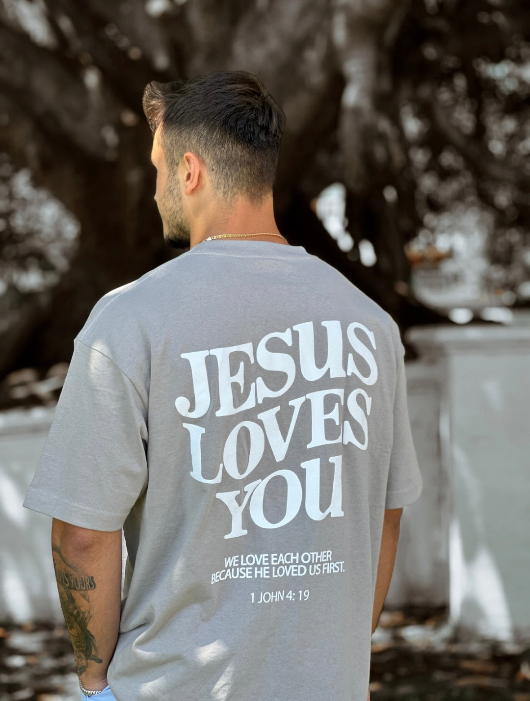 Unisex Jesus loves you t-shirt